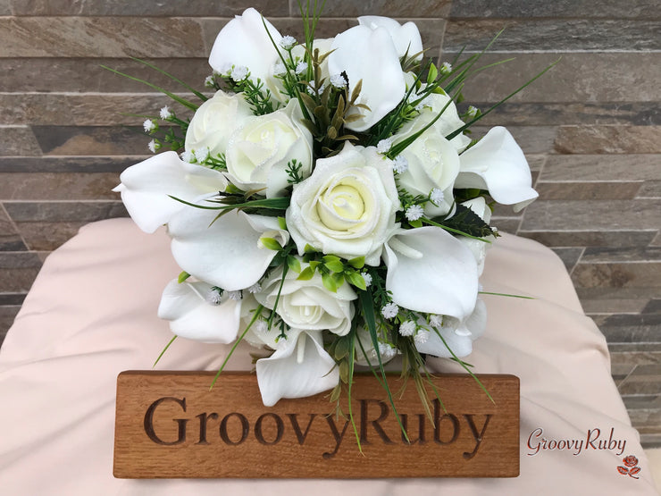 Calla Lily With Choice of Glitter/Plain Roses