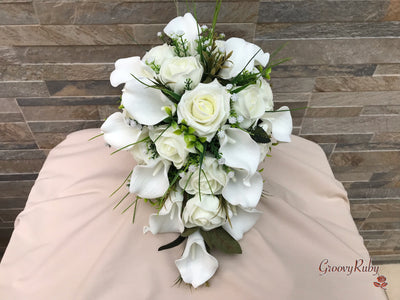 Calla Lily With Choice of Glitter/Plain Roses