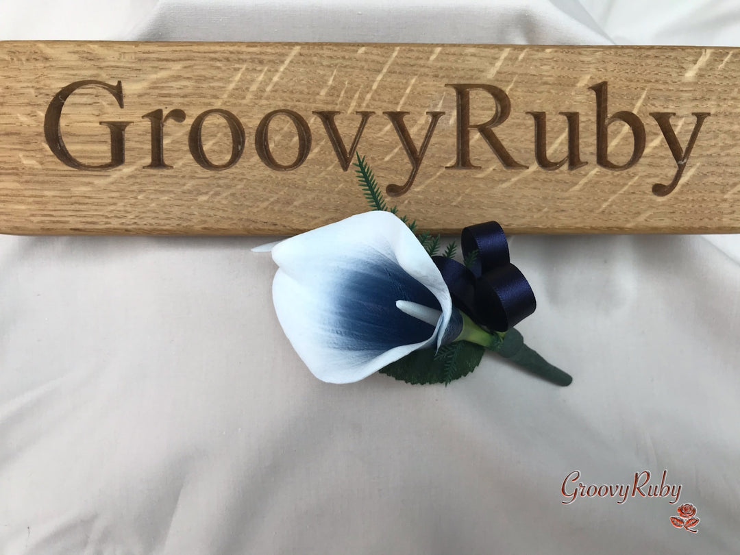navy blue and white calla lily White & Navy Centred Calla Lilies With Roses – GroovyRuby Ltd
