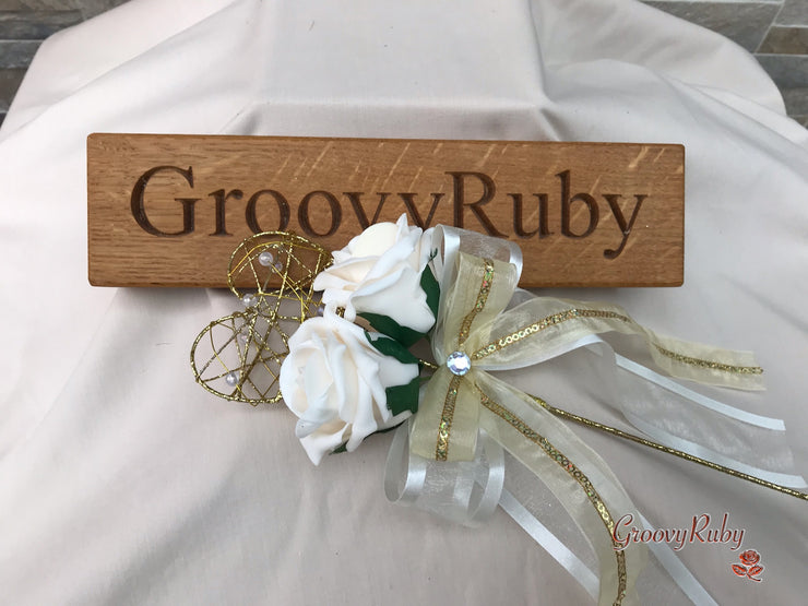 Champagne, Light Gold & Ivory Roses With Gypsophila