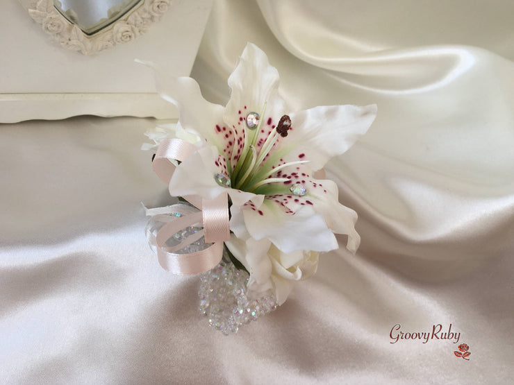 Small Tiger Lilies & Vintage Mocha Pink Roses With Foliage